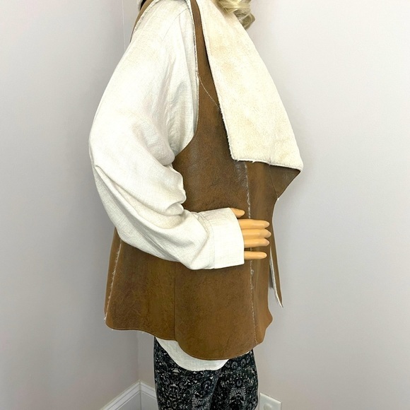 Bagatelle Vegan Leather Fleece-Lined Vest – Size Large - Picture 2 of 9